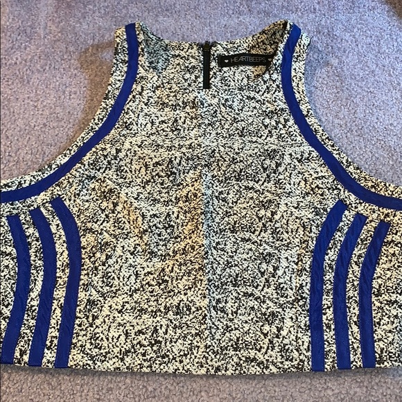 Cropped Zip Back Pattern Top - Picture 2 of 4
